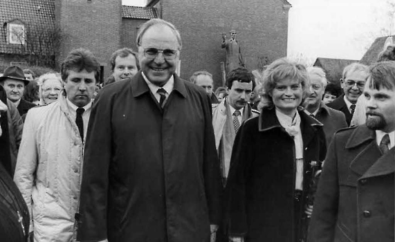 19821210 Ehepaar Kohl in Friedland