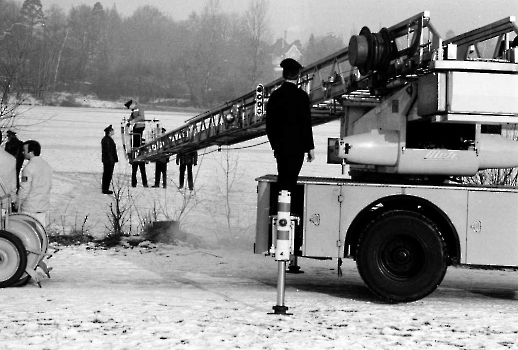 19830225 Eisrettung Kiessee 2