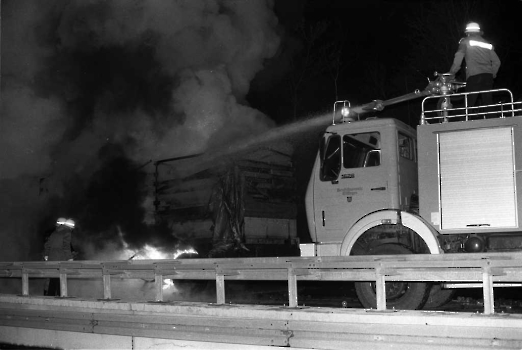 19830301 Feuer Lastzug BAB