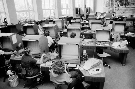 19830720 Fernmeldeamt, Vermittlung