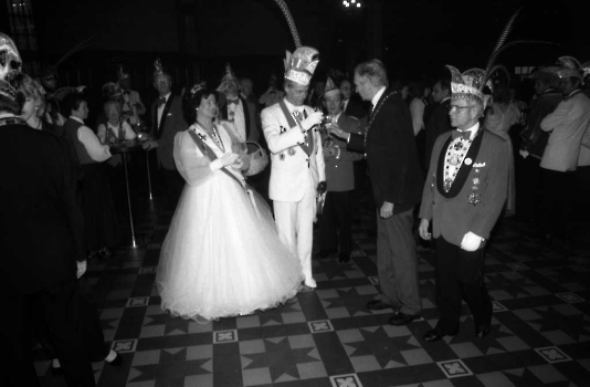 19851201 Karnevalisten Rathaus 1