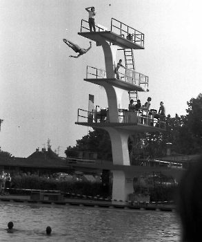 19860604 Freibad Sprungturm