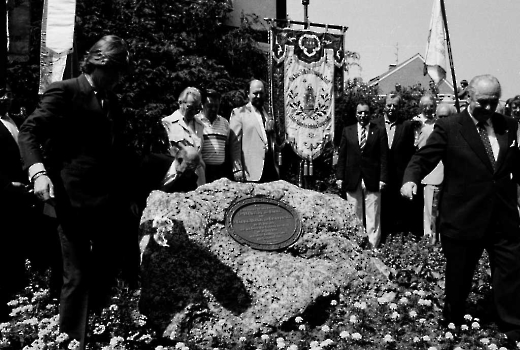 19860614 Gedenkstein Königsplatz