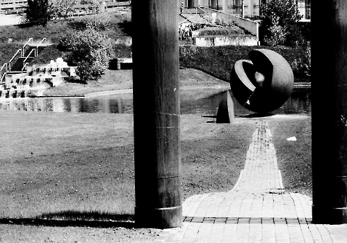 19870521 Kugel, Kunst am Klinikum