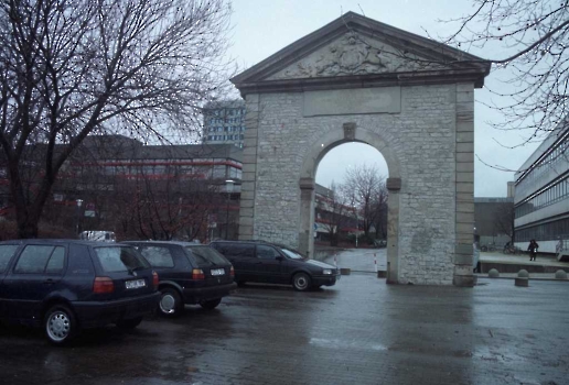 19881011 Uni Reitstalltor