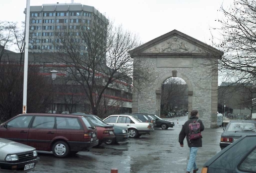 19881011 Uni Reitstalltor 3