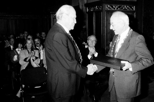 19901010 Ehrung 85. Geb. Müller-Elmau, OB Levi