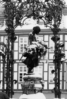 19910210 Gänseliesel Marktplatz